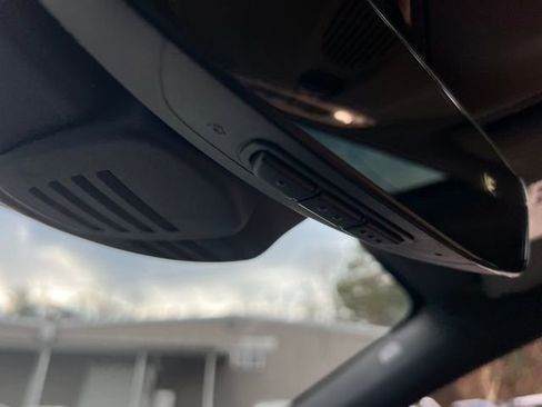 Used 2019 Volvo XC60 T5 Momentum w/ Multimedia Package image 24