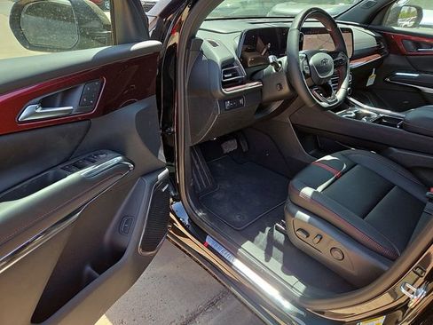 New 2026 Chevrolet Traverse RS w/ LPO, Floor Liner Package FWD image 8