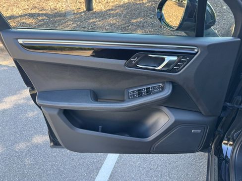 Used 2020 Porsche Macan image 19