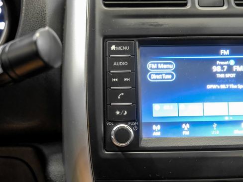 Used 2019 Nissan Versa SV FWD image 32