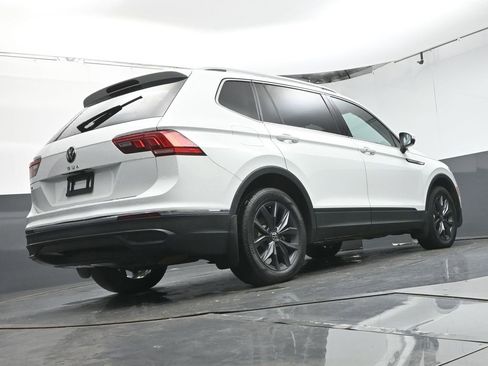 Used 2022 Volkswagen Tiguan SE image 38