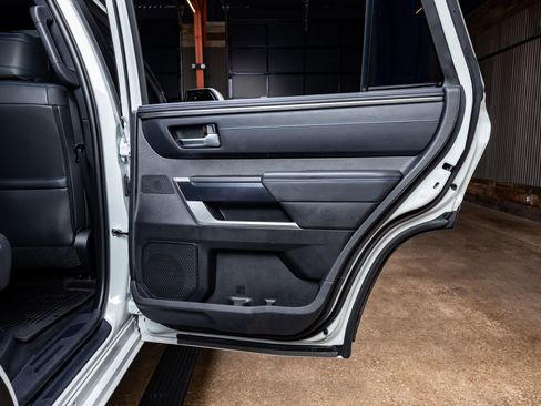 Used 2024 Toyota Sequoia Platinum image 40