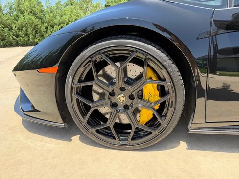 Used 2021 Lamborghini Huracan EVO RWD image 19