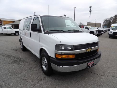 Used 2022 Chevrolet Express 2500 w/ Driver Convenience Package image 11