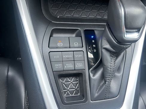 Used 2023 Toyota RAV4 XLE Premium image 28