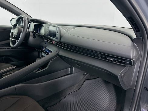 Certified 2025 Hyundai Elantra Sport image 27