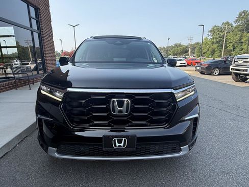 Used 2024 Honda Pilot Touring image 9