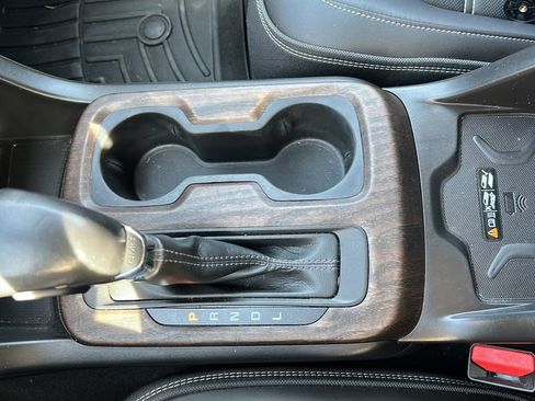 Used 2022 GMC Canyon Denali image 8