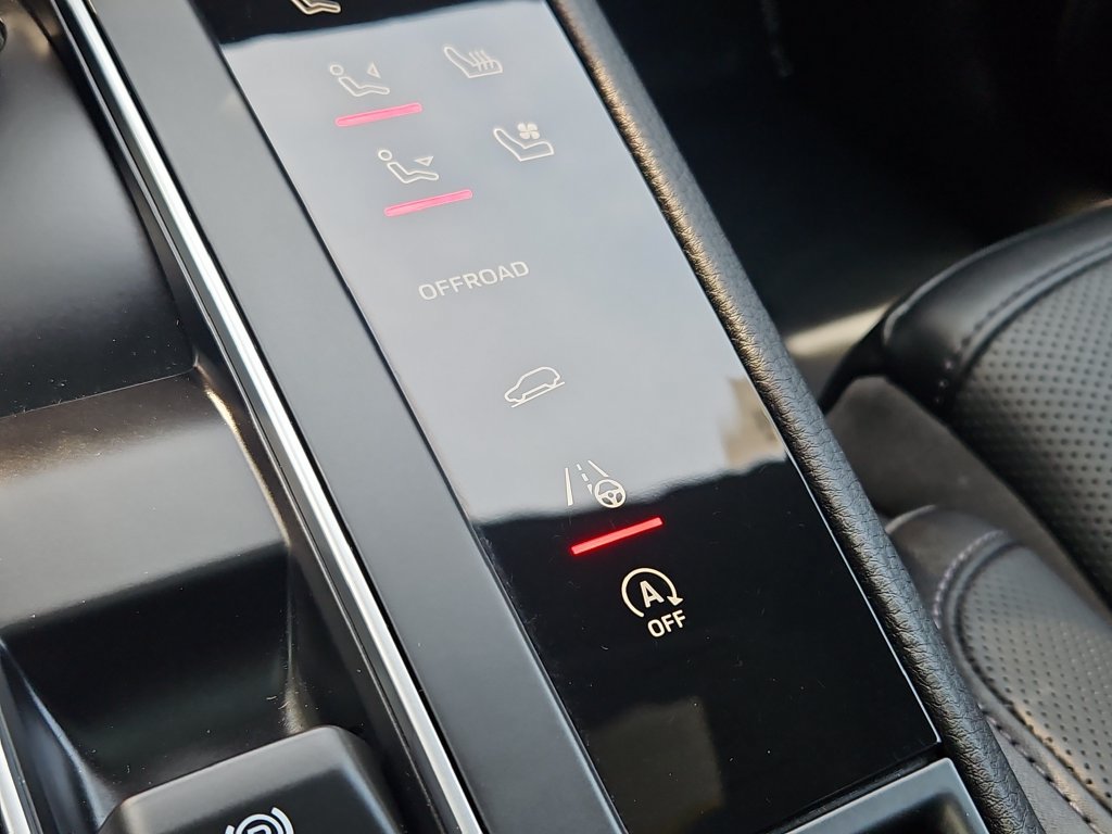 Certified 2026 Porsche Macan AWD/4WD image 18