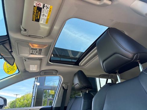 Used 2021 Toyota RAV4 XLE Premium AWD/4WD image 19