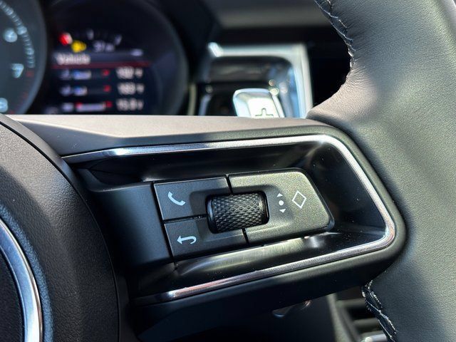 Certified 2026 Porsche Macan AWD/4WD image 16