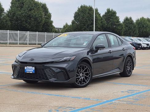 Used 2025 Toyota Camry XSE w/ Premium Plus Package AWD/4WD image 2