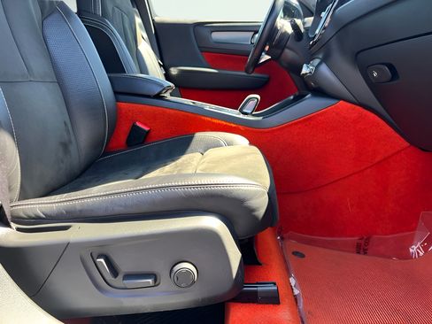 Used 2019 Volvo XC40 T5 R-Design AWD/4WD image 28