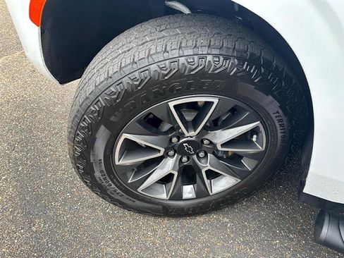 Used 2024 Chevrolet Suburban Z71 w/ Luxury Package image 56