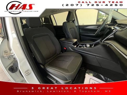 Used 2023 Jeep Grand Cherokee L Laredo AWD/4WD image 11