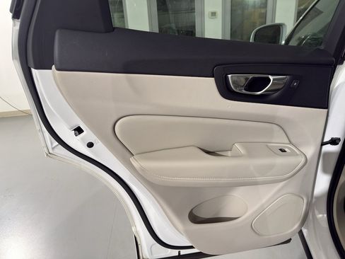 Used 2021 Volvo XC60 T5 Inscription w/ Advanced Package image 17