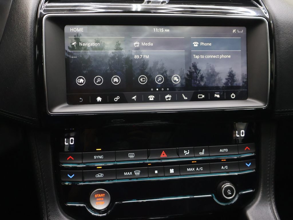 Used 2020 Jaguar F-PACE Prestige AWD/4WD image 23