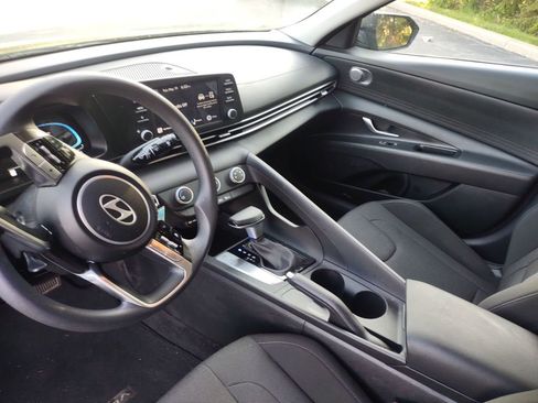 Certified 2026 Hyundai Elantra SE FWD image 9