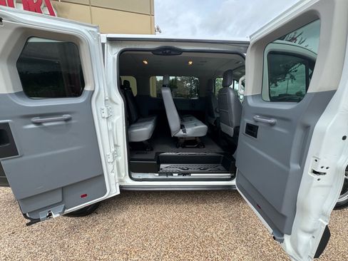 Used 2018 Ford Transit 150 XL RWD image 28
