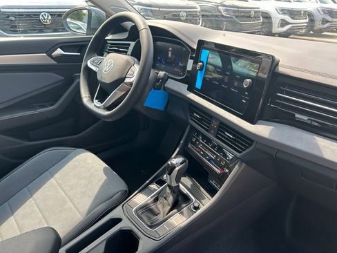 Used 2025 Volkswagen Jetta SE w/ Sunroof Package image 25