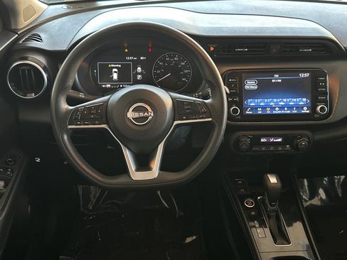 Used 2022 Nissan Kicks SV w/ Interior Electronics Package FWD image 13