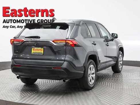 Used 2022 Toyota RAV4 LE image 5