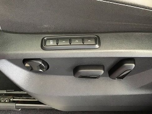 Used 2021 Volkswagen Atlas SEL Premium image 35