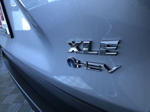 Used 2025 Toyota RAV4 XLE AWD/4WD image 16