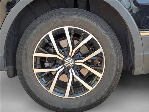 Used 2021 Volkswagen Tiguan SE image 22