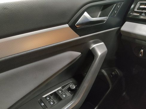 Used 2025 Volkswagen Jetta SE FWD image 27