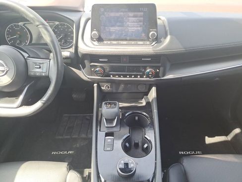 Used 2023 Nissan Rogue SV image 11