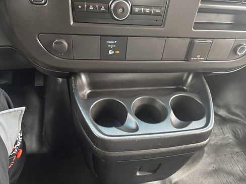 Used 2017 Chevrolet Express 3500 w/ Chrome Appearance Package image 20