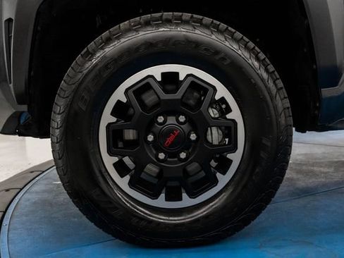 Used 2025 Toyota Tacoma TRD Off-Road AWD/4WD image 2