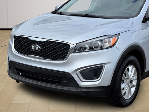 Used 2017 Kia Sorento FWD image 31