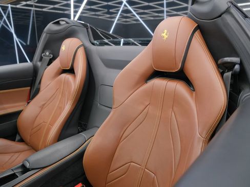 Used 2021 Ferrari 812 GTS RWD image 9
