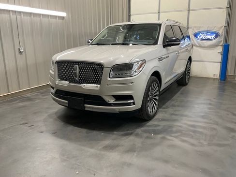 Used 2021 Lincoln Navigator Reserve w/ Luxury Package AWD/4WD image 3