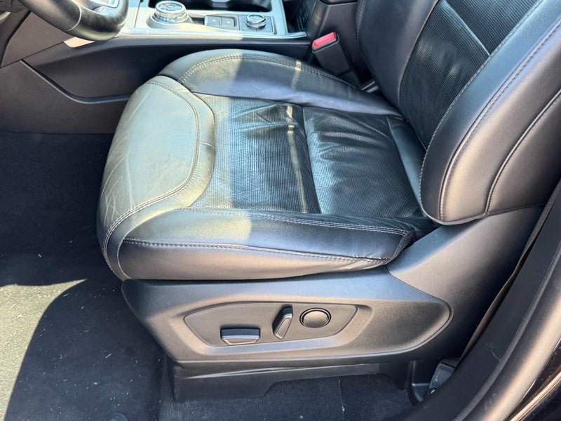 Used 2022 Ford Explorer Platinum w/ Equipment Group 601A AWD/4WD image 24