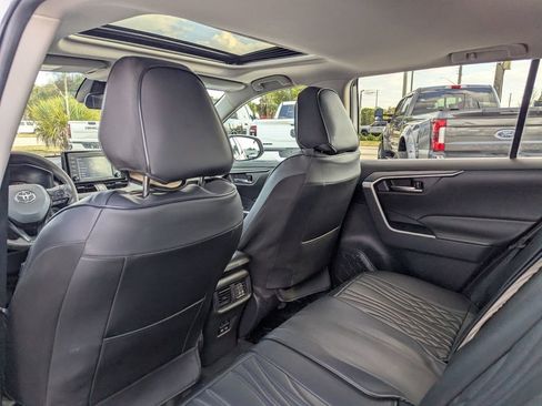 Used 2022 Toyota RAV4 XLE w/ Convenience Package image 19