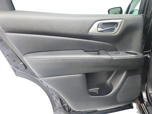 Used 2017 Nissan Pathfinder Platinum image 24