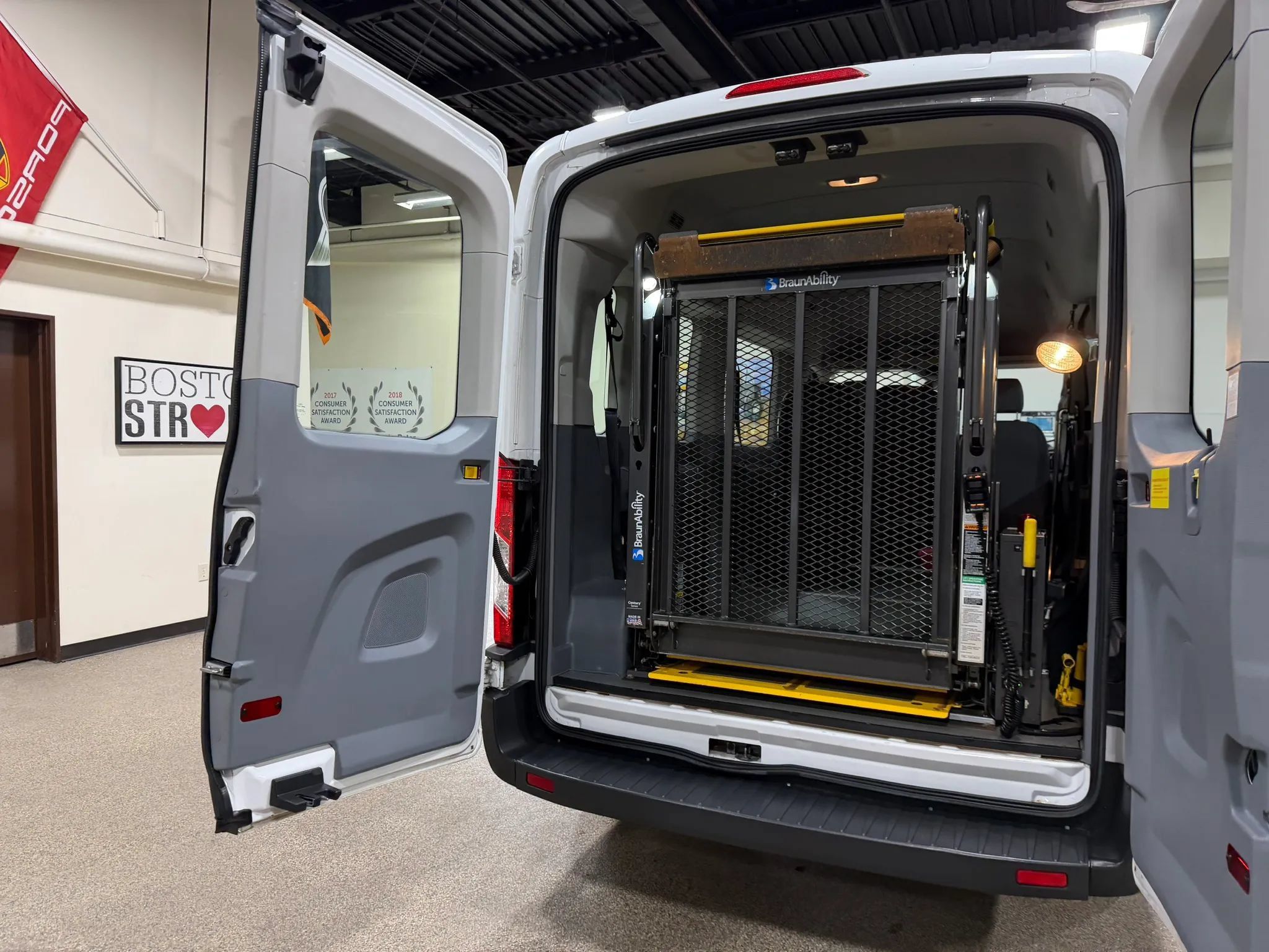 Used 2015 Ford Transit 350 XL RWD image 41