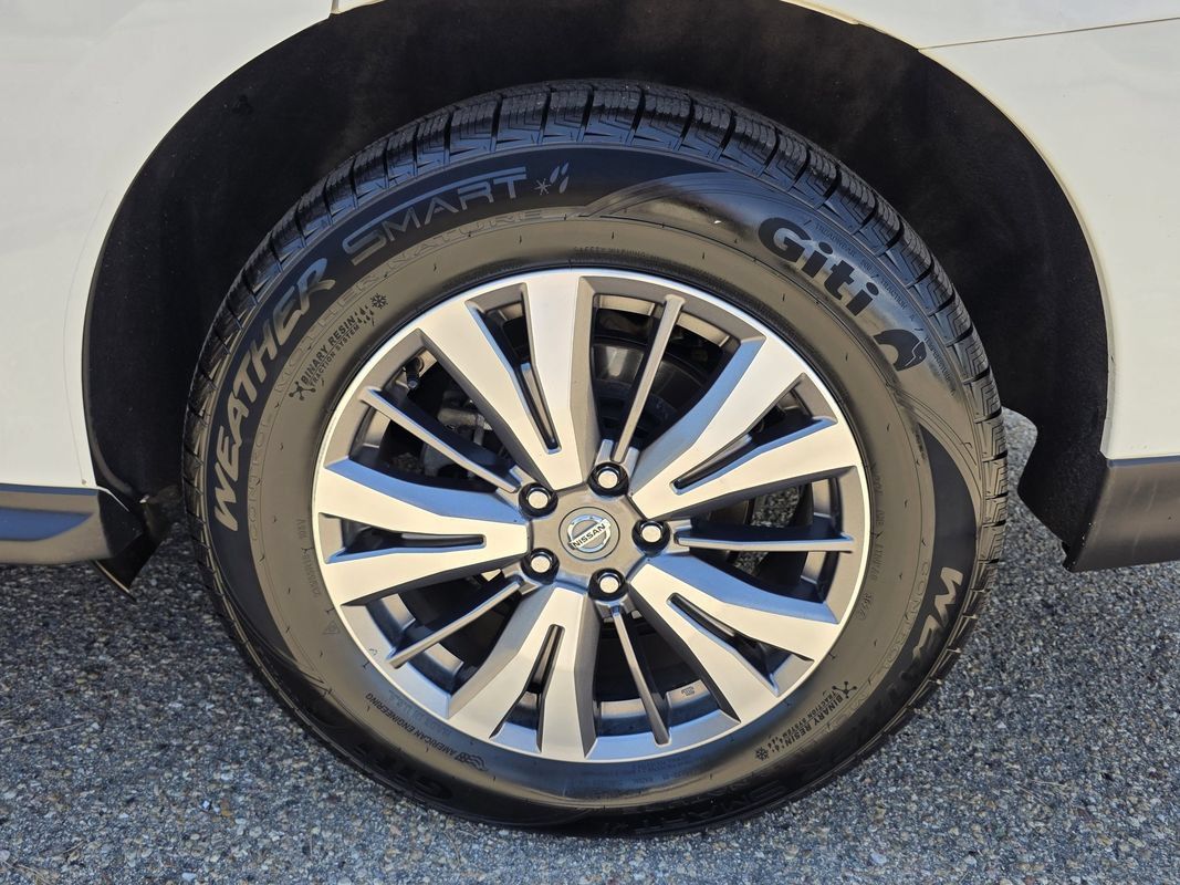 Used 2020 Nissan Pathfinder SV AWD/4WD image 41