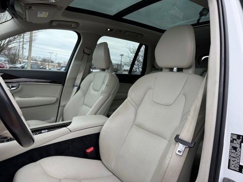 Used 2017 Volvo XC90 T6 Momentum w/ Vision Package image 15