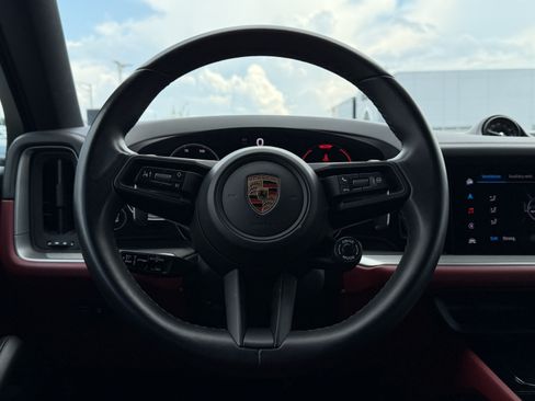 Used 2024 Porsche Cayenne Coupe AWD/4WD image 19