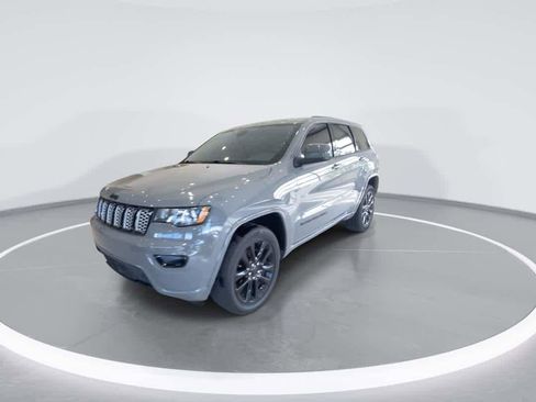 Used 2020 Jeep Grand Cherokee Altitude AWD/4WD image 4