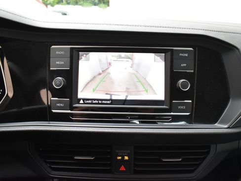 Used 2024 Volkswagen Jetta SE FWD image 28