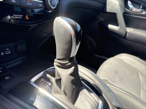 Used 2020 Nissan Rogue SL FWD image 25