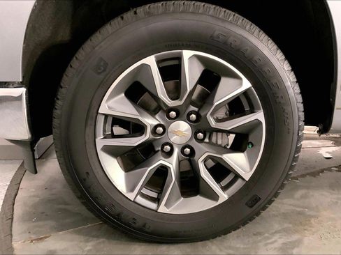 Used 2023 Chevrolet Silverado 1500 LT AWD/4WD image 9
