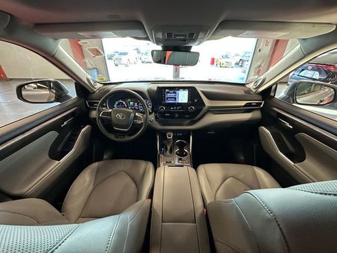 Used 2022 Toyota Highlander Limited FWD image 12