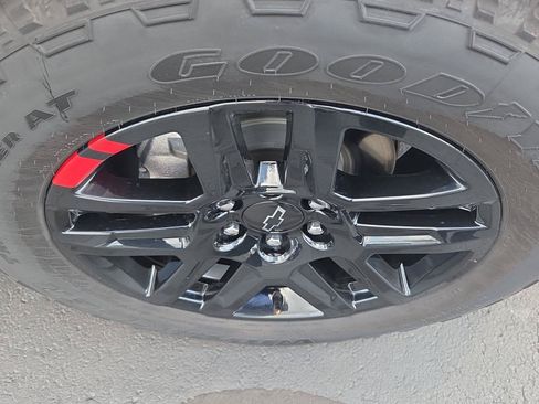 Used 2022 Chevrolet Silverado 1500 RST w/ Redline Edition AWD/4WD image 4