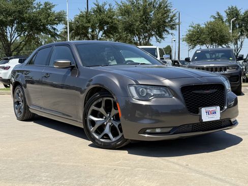Used 2021 Chrysler 300 S RWD image 2